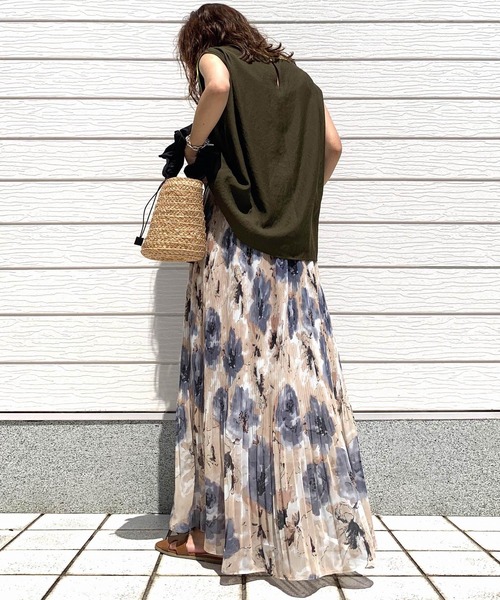 Q（キュー）の「レーヨンスラブノースリブラウス（シャツ/ブラウス・レディース・ブラック/オリーブ・MEDIUM）」の12枚目の写真