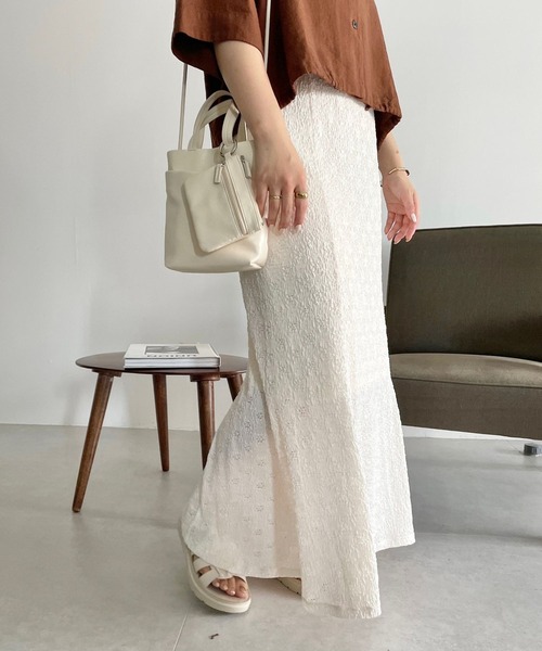 LOWRYS FARM(ローリーズファーム)の「レースカットフレアスカート 963107(スカート・レディース・ブラック/パープル/イエロー/アイボリー・FREE)」の1枚目の写真