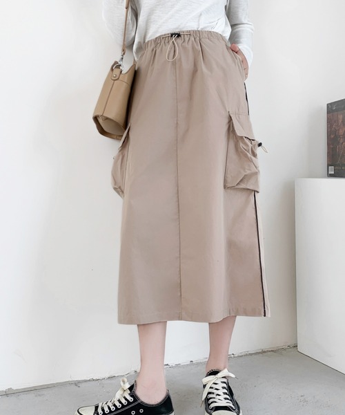 DIAVEL（ディアベル）の「【新色追加 】ドロストコード脇ラインミリタリーカーゴスカート（スカート・レディース・グレー/ブラック/ベージュ/カーキ・M/L）」の15枚目の写真