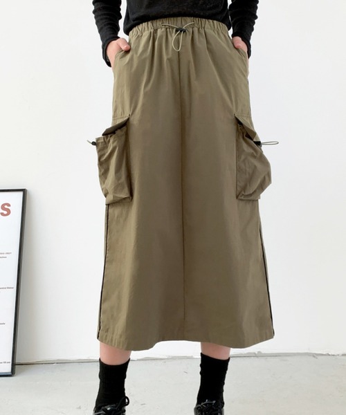DIAVEL（ディアベル）の「【新色追加 】ドロストコード脇ラインミリタリーカーゴスカート（スカート・レディース・グレー/ブラック/ベージュ/カーキ・M/L）」の17枚目の写真