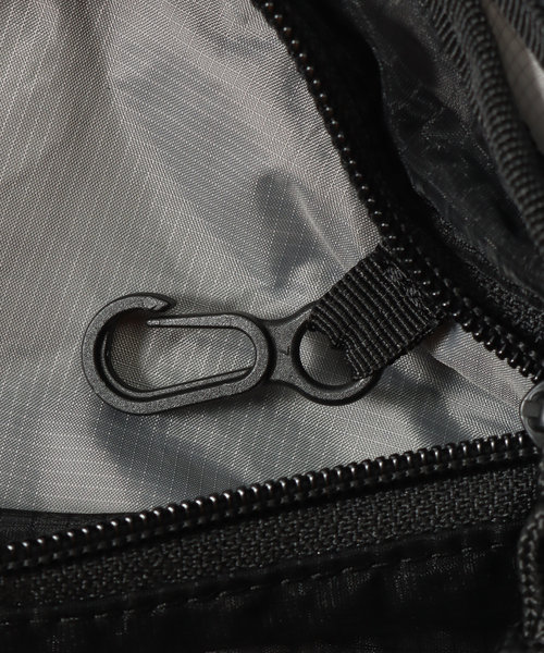 TERG(ターグ)の「【TERG / ターグ】ライト ヒップパック(ボディバッグ/ウエストポーチ・メンズ・ブラック/グレー・FREE)」の4枚目の写真