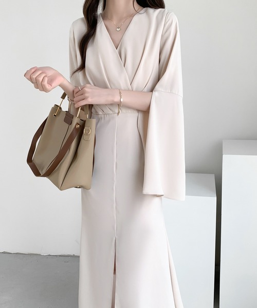 ABITOKYO(アビトーキョー)の「スリットカシュクールロングワンピース(ワンピース・レディース・モカ/ベージュ/ブラック/ネイビー・S/M)」の4枚目の写真