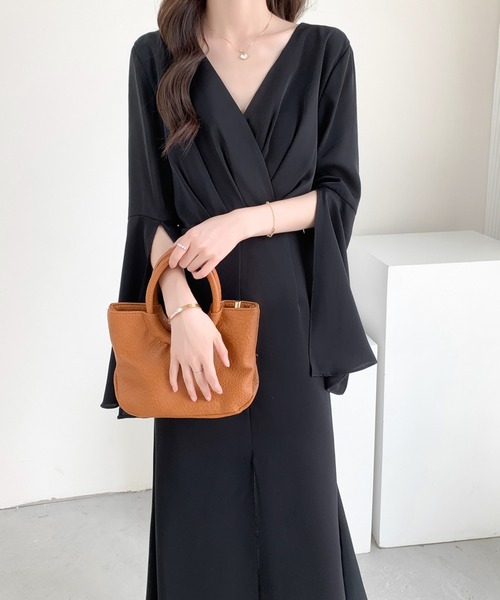 ABITOKYO(アビトーキョー)の「スリットカシュクールロングワンピース(ワンピース・レディース・モカ/ベージュ/ブラック/ネイビー・S/M)」の2枚目の写真