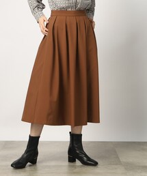 ◆普段の装いをより華やかに。タックボリュームスカート