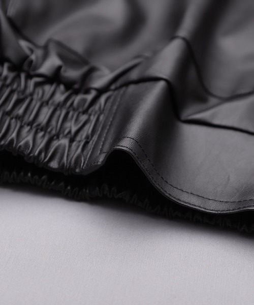 reca（レカ）の「裾絞りオーバーサイズヴィーガンレザーブルゾン（ブルゾン・レディース・ブラック・M）」の4枚目の写真