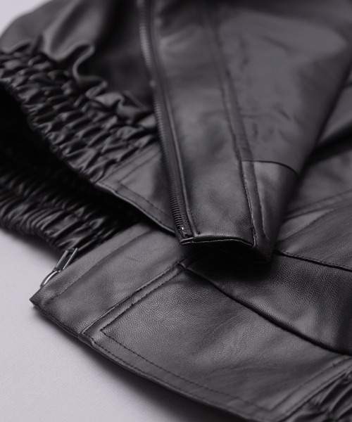 reca（レカ）の「裾絞りオーバーサイズヴィーガンレザーブルゾン（ブルゾン・レディース・ブラック・M）」の5枚目の写真