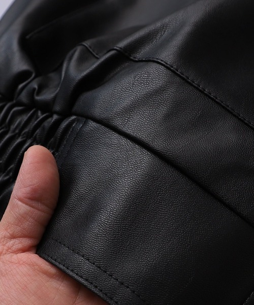 reca（レカ）の「裾絞りオーバーサイズヴィーガンレザーブルゾン（ブルゾン・レディース・ブラック・M）」の7枚目の写真