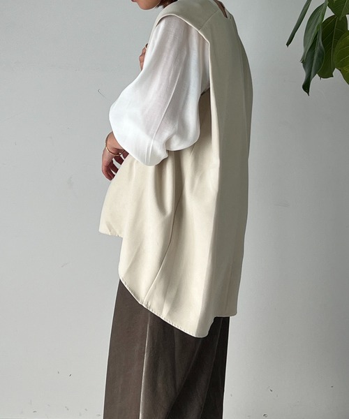 un dix cors（アンディコール）の「起毛ツイル肩タック深Vベスト（ベスト・レディース・チャコールグレー/ベージュ・FREE）」の14枚目の写真