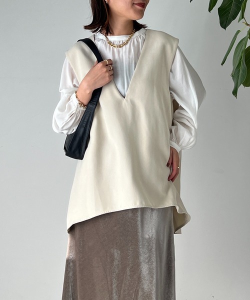 un dix cors（アンディコール）の「起毛ツイル肩タック深Vベスト（ベスト・レディース・チャコールグレー/ベージュ・FREE）」の13枚目の写真