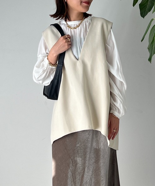 un dix cors（アンディコール）の「起毛ツイル肩タック深Vベスト（ベスト・レディース・チャコールグレー/ベージュ・FREE）」の17枚目の写真