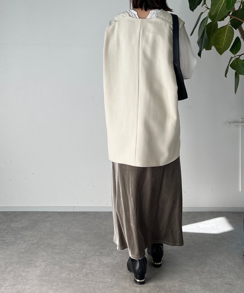 un dix cors（アンディコール）の「起毛ツイル肩タック深Vベスト（ベスト・レディース・チャコールグレー/ベージュ・FREE）」の20枚目の写真