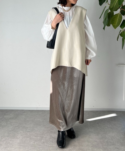 un dix cors（アンディコール）の「起毛ツイル肩タック深Vベスト（ベスト・レディース・チャコールグレー/ベージュ・FREE）」の21枚目の写真