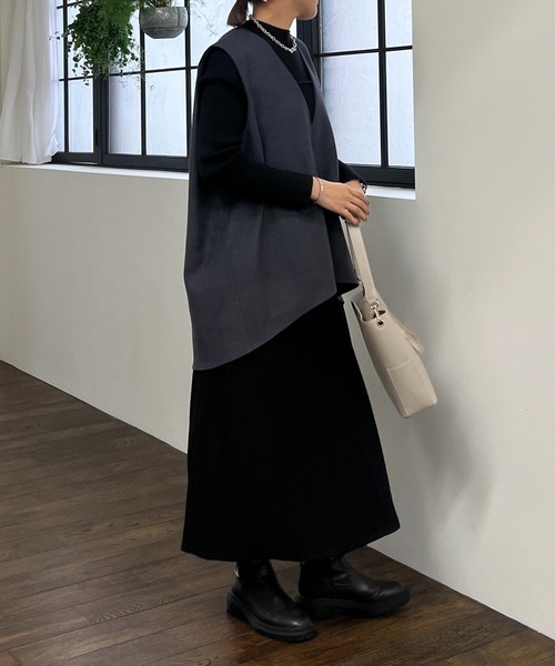 un dix cors（アンディコール）の「起毛ツイル肩タック深Vベスト（ベスト・レディース・チャコールグレー/ベージュ・FREE）」の9枚目の写真