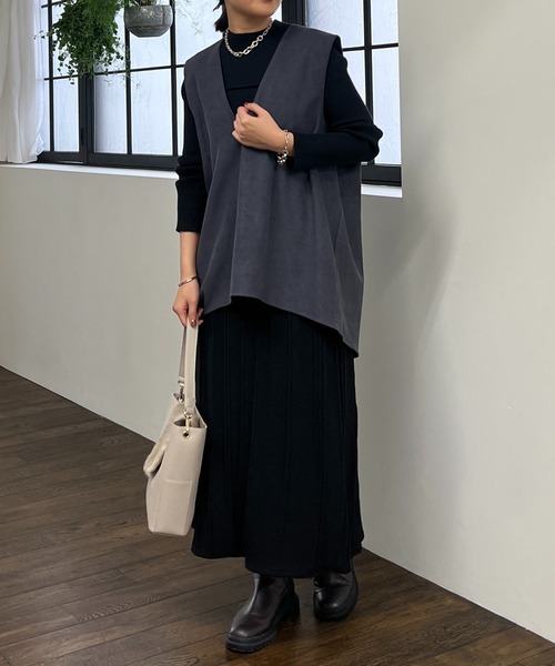 un dix cors（アンディコール）の「起毛ツイル肩タック深Vベスト（ベスト・レディース・チャコールグレー/ベージュ・FREE）」の7枚目の写真