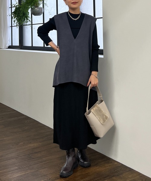 un dix cors（アンディコール）の「起毛ツイル肩タック深Vベスト（ベスト・レディース・チャコールグレー/ベージュ・FREE）」の10枚目の写真