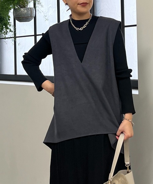 un dix cors（アンディコール）の「起毛ツイル肩タック深Vベスト（ベスト・レディース・チャコールグレー/ベージュ・FREE）」の6枚目の写真