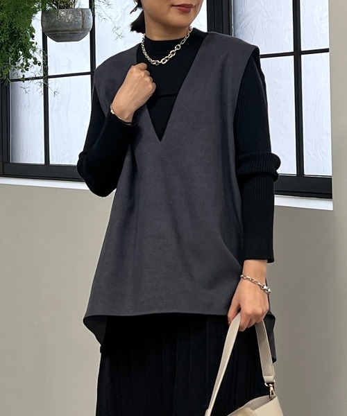 un dix cors（アンディコール）の「起毛ツイル肩タック深Vベスト（ベスト・レディース・チャコールグレー/ベージュ・FREE）」の5枚目の写真