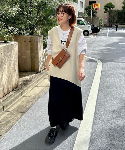 un dix cors（アンディコール）の「起毛ツイル肩タック深Vベスト（ベスト・レディース・チャコールグレー/ベージュ・FREE）」の22枚目の写真