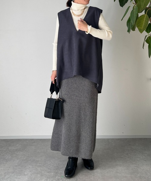 un dix cors（アンディコール）の「起毛ツイル肩タック深Vベスト（ベスト・レディース・チャコールグレー/ベージュ・FREE）」の11枚目の写真