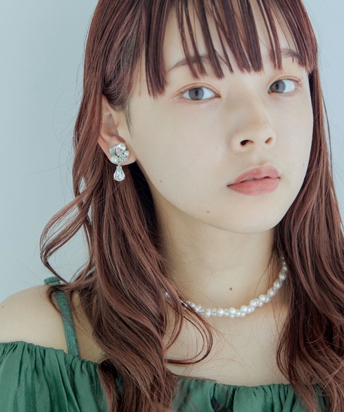 niana（ニアナ）の「ドロップビジューパールイヤリング（イヤリング・レディース・シルバー/ゴールド・FREE）」の4枚目の写真