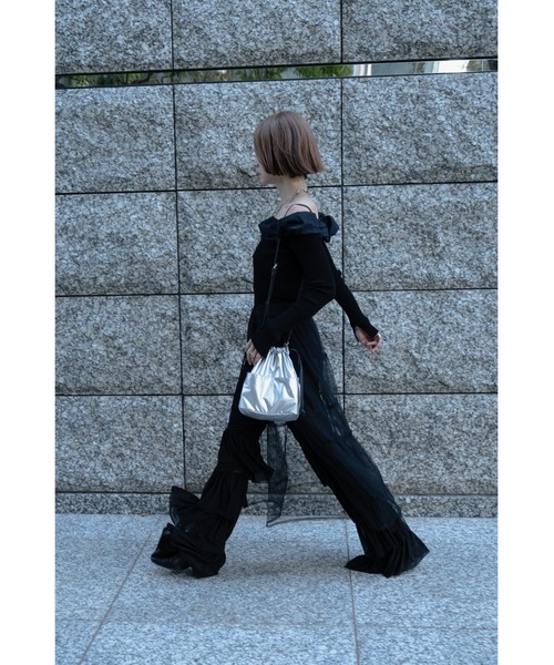 DEVICE(デバイス)の「【インフルエンサーIMOKO×DEVICEコラボ】Rename 3way メタリック シャイニー ミニ 巾着 トート ショルダーバッグ(ハンドバッグ・レディース・ブラック/シルバー・FREE)」の12枚目の写真