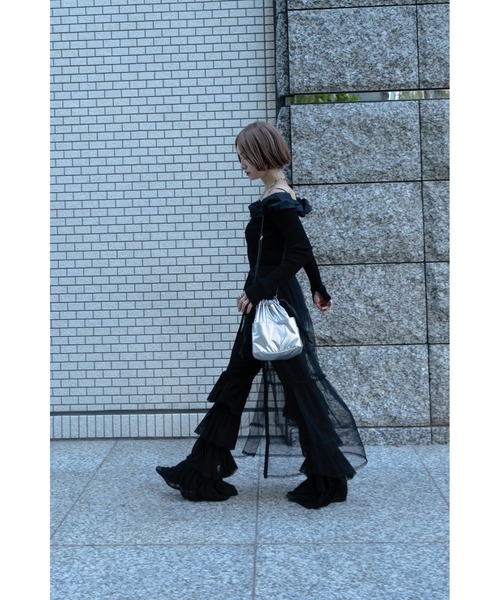 DEVICE(デバイス)の「【インフルエンサーIMOKO×DEVICEコラボ】Rename 3way メタリック シャイニー ミニ 巾着 トート ショルダーバッグ(ハンドバッグ・レディース・ブラック/シルバー・FREE)」の13枚目の写真