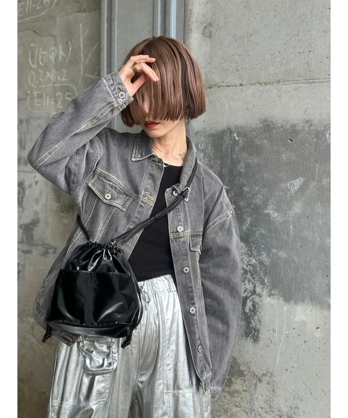 DEVICE(デバイス)の「【インフルエンサーIMOKO×DEVICEコラボ】Rename 3way メタリック シャイニー ミニ 巾着 トート ショルダーバッグ(ハンドバッグ・レディース・ブラック/シルバー・FREE)」の19枚目の写真