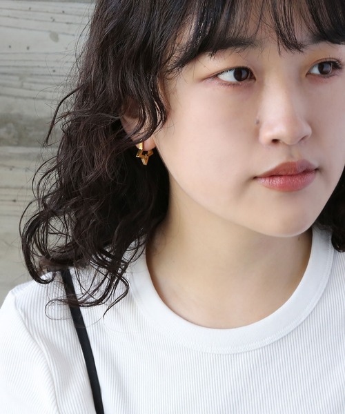 colleca la（コレカラ）の「[stainless]ステンレス・スターフープピアス〈金属アレルギー対応〉（ピアス（両耳用）・レディース・シルバー/ゴールド・ﾌﾘ-）」の8枚目の写真