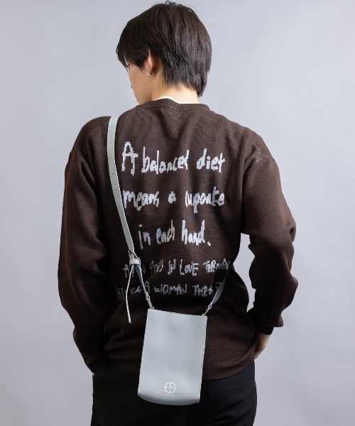 En serio TOKYO（エンソリオトーキョー）の「【En serio TOKYO】コットンタッチダブルジャガード　バックロゴ クルーネックニット（ニット/セーター・メンズ・アイボリー/ブラウン/ブラック・M/L）」の3枚目の写真