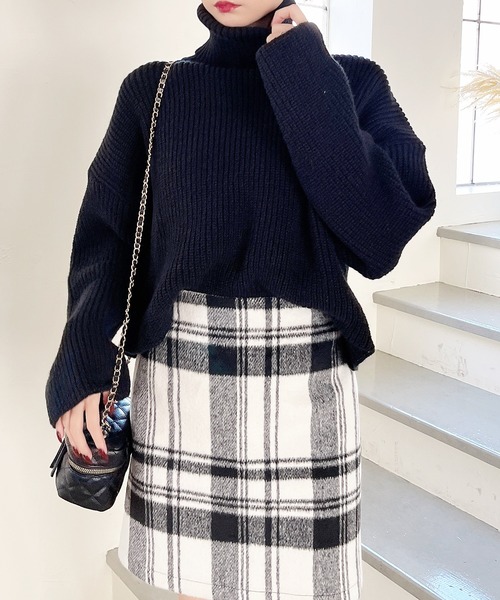 MIIA(ミーア)の「タートルネッククロップドニット(ニット/セーター・レディース・グリーン/ブラック/ベージュ・FREE)」の8枚目の写真