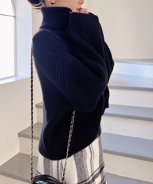 MIIA(ミーア)の「タートルネッククロップドニット(ニット/セーター・レディース・グリーン/ブラック/ベージュ・FREE)」の17枚目の写真