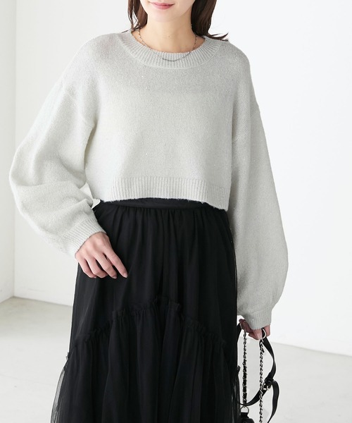 BONLECILL(ボンルシール)の「ラメスパンコールボリュームスリーブクロップドニットプルオーバー(ニット/セーター・レディース・ブルー/オフホワイト/ブラック/グレー・FREE)」の5枚目の写真