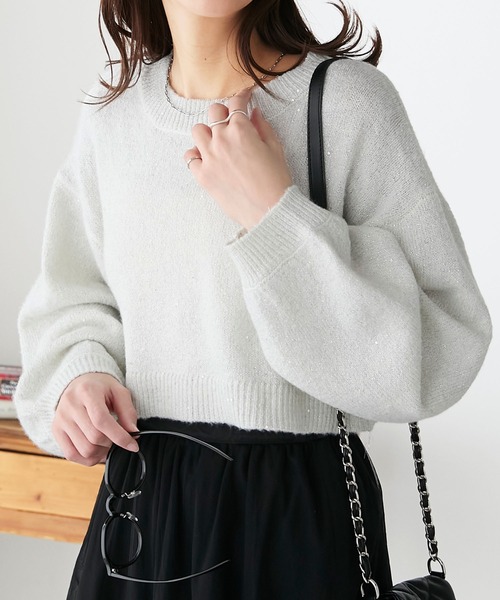 BONLECILL(ボンルシール)の「ラメスパンコールボリュームスリーブクロップドニットプルオーバー(ニット/セーター・レディース・ブルー/オフホワイト/ブラック/グレー・FREE)」の8枚目の写真