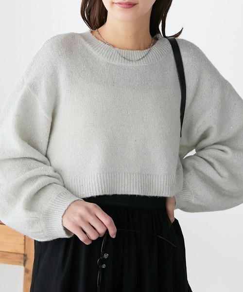 BONLECILL(ボンルシール)の「ラメスパンコールボリュームスリーブクロップドニットプルオーバー(ニット/セーター・レディース・ブルー/オフホワイト/ブラック/グレー・FREE)」の11枚目の写真