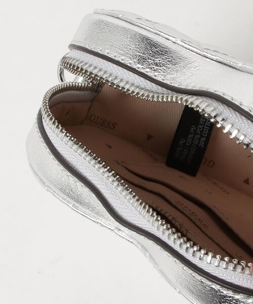 Guess(ゲス)の「TWILLER Heart Bag(ショルダーバッグ・レディース・シルバー・ONE SIZE)」の14枚目の写真