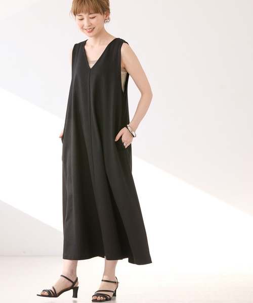 【新品タグ付】ADORE Vネックワンピース 黒 7万円 日本製 新品タグ付】ADORE Vネックワンピース 黒 7 日本製
