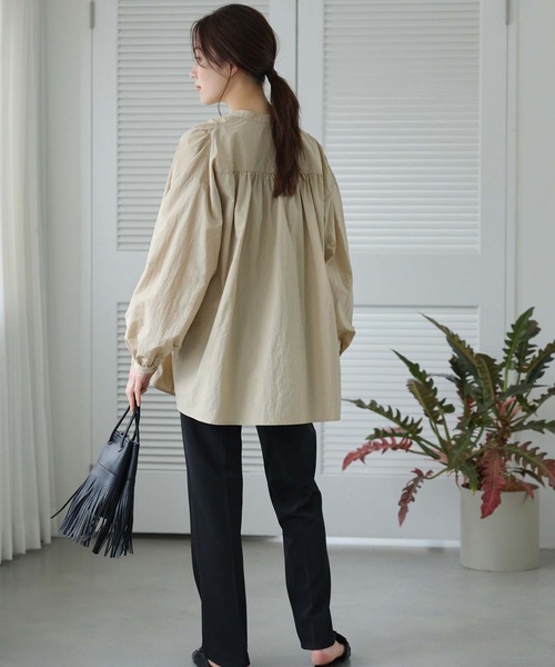 Edit Sheen（エディットシーン）の「抜き襟デザインブラウス（シャツ/ブラウス・レディース・ベージュ/ホワイト/サックスブルー/ブラック・M）」の13枚目の写真