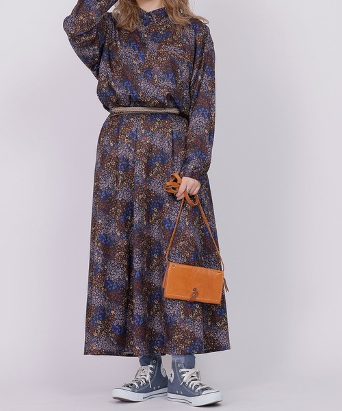 DOUBLE NAME（ダブルネーム）の「レトロ恐竜フラワーオリプリ長袖シャツ（シャツ/ブラウス・レディース・ネイビー/オフホワイト/ブルー・FREE）」の4枚目の写真