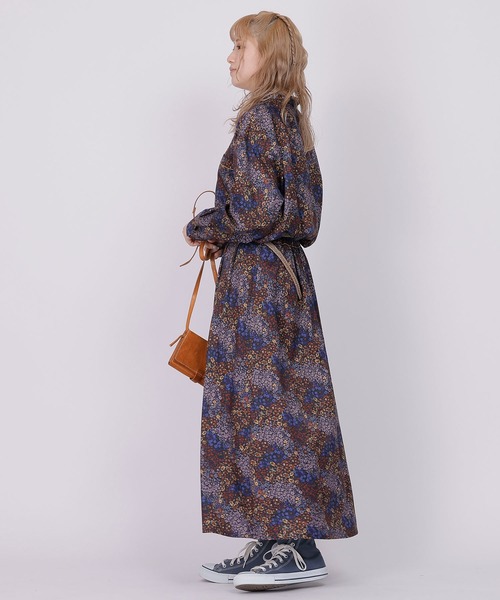 DOUBLE NAME（ダブルネーム）の「レトロ恐竜フラワーオリプリ長袖シャツ（シャツ/ブラウス・レディース・ネイビー/オフホワイト/ブルー・FREE）」の6枚目の写真