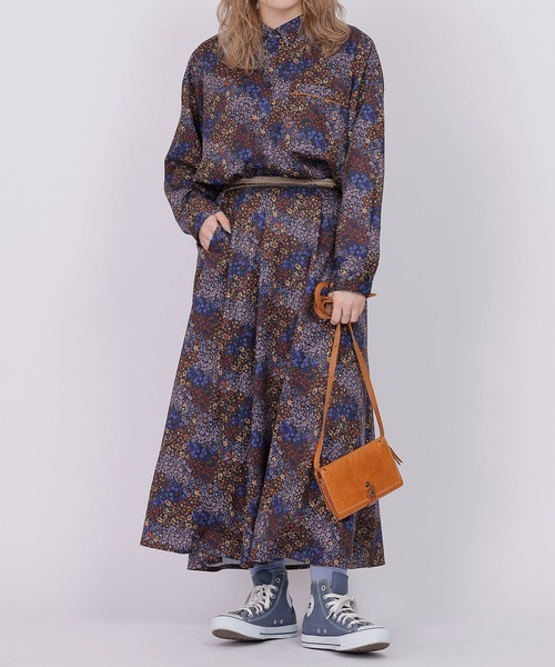 DOUBLE NAME（ダブルネーム）の「レトロ恐竜フラワーオリプリ長袖シャツ（シャツ/ブラウス・レディース・ネイビー/オフホワイト/ブルー・FREE）」の8枚目の写真