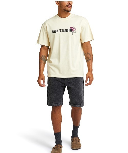 DEUS EX MACHINA（デウスエクスマキナ）の「SURF SHOP TEE（Tシャツ/カットソー・メンズ・オフホワイト/ブラック・MEDIUM/LARGE/SMALL）」の4枚目の写真