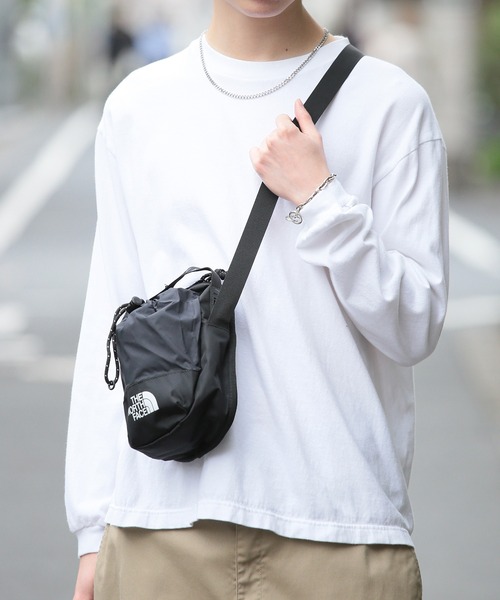 THE NORTH FACE(ザノースフェイス)の「【THE NORTH FACE】コンパクトショルダーバッグ /NN2PP08B(ショルダーバッグ・メンズ・アイボリー/ブラック・FREE)」の4枚目の写真