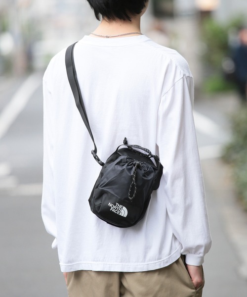 THE NORTH FACE(ザノースフェイス)の「【THE NORTH FACE】コンパクトショルダーバッグ /NN2PP08B(ショルダーバッグ・メンズ・アイボリー/ブラック・FREE)」の6枚目の写真