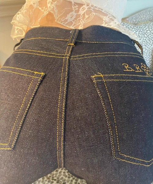 epine(エピヌ)の「《《Brigitte Bardot×epine》》e button B.B. jeans(デニムパンツ・レディース・ブルー/ブラック・S/M)」の17枚目の写真