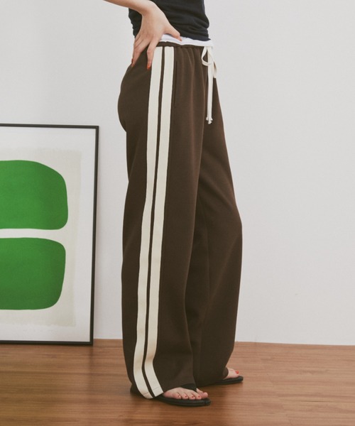MERLOT(メルロー)の「【ウエストゴム】【動画あり】サイドライントラックパンツ(その他パンツ・レディース・ブラウン/チャコールグレー/ブルー・FREE)」の2枚目の写真