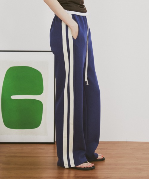 MERLOT(メルロー)の「【ウエストゴム】【動画あり】サイドライントラックパンツ(その他パンツ・レディース・ブラウン/チャコールグレー/ブルー・FREE)」の3枚目の写真