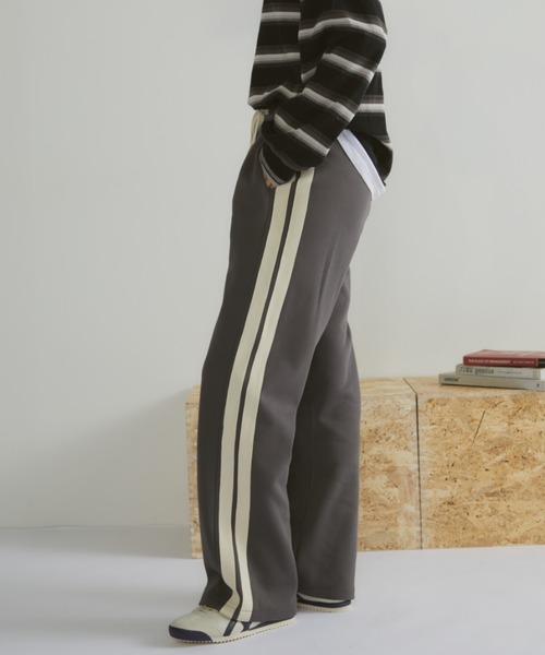 MERLOT(メルロー)の「【ウエストゴム】【動画あり】サイドライントラックパンツ(その他パンツ・レディース・ブラウン/チャコールグレー/ブルー・FREE)」の9枚目の写真