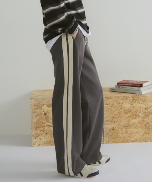 MERLOT(メルロー)の「【ウエストゴム】【動画あり】サイドライントラックパンツ(その他パンツ・レディース・ブラウン/チャコールグレー/ブルー・FREE)」の6枚目の写真