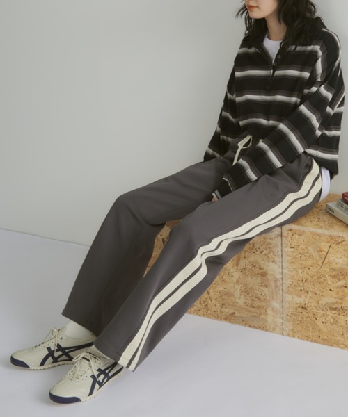 MERLOT(メルロー)の「【ウエストゴム】【動画あり】サイドライントラックパンツ(その他パンツ・レディース・ブラウン/チャコールグレー/ブルー・FREE)」の17枚目の写真