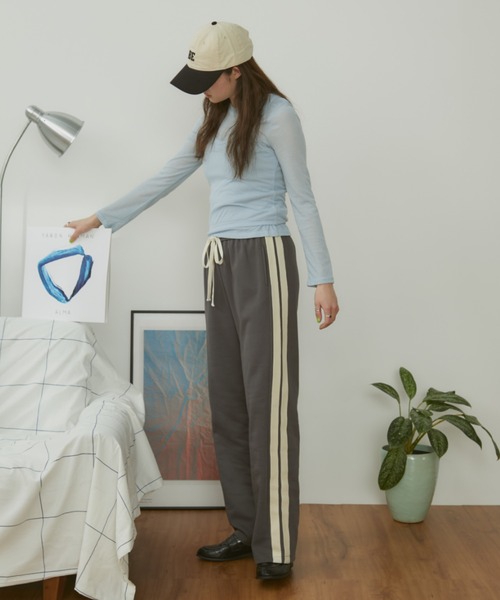 MERLOT(メルロー)の「【ウエストゴム】【動画あり】サイドライントラックパンツ(その他パンツ・レディース・ブラウン/チャコールグレー/ブルー・FREE)」の16枚目の写真